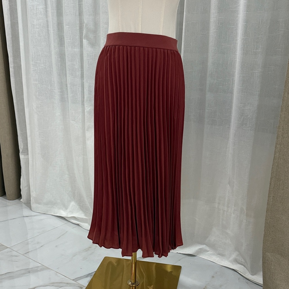 Elegant Burgundy Pleated Midi Skirt-(S) small